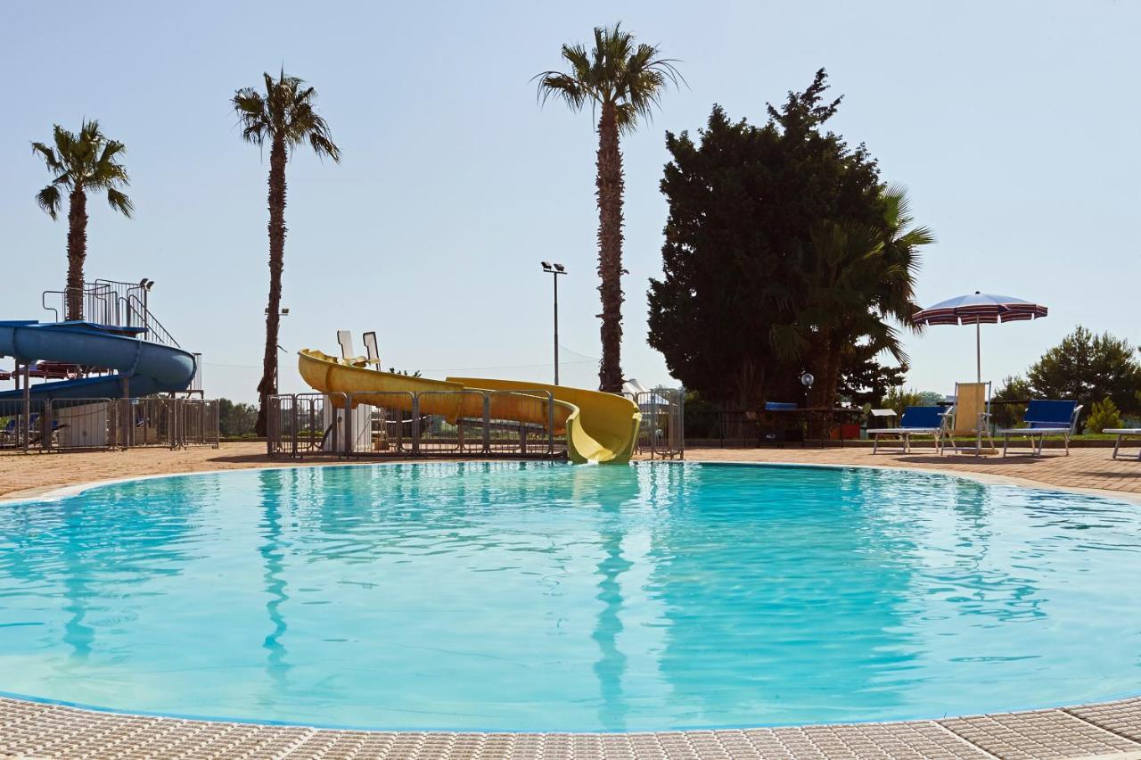 Alba Azzurra - Cdshotels Torre dell'Orso Exteriör bild
